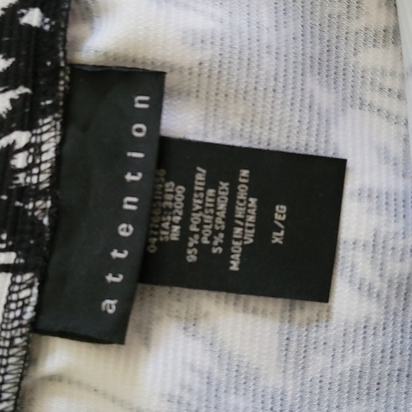 Think summer! Black/white palm tree print skirt. - Picture 4 of 4